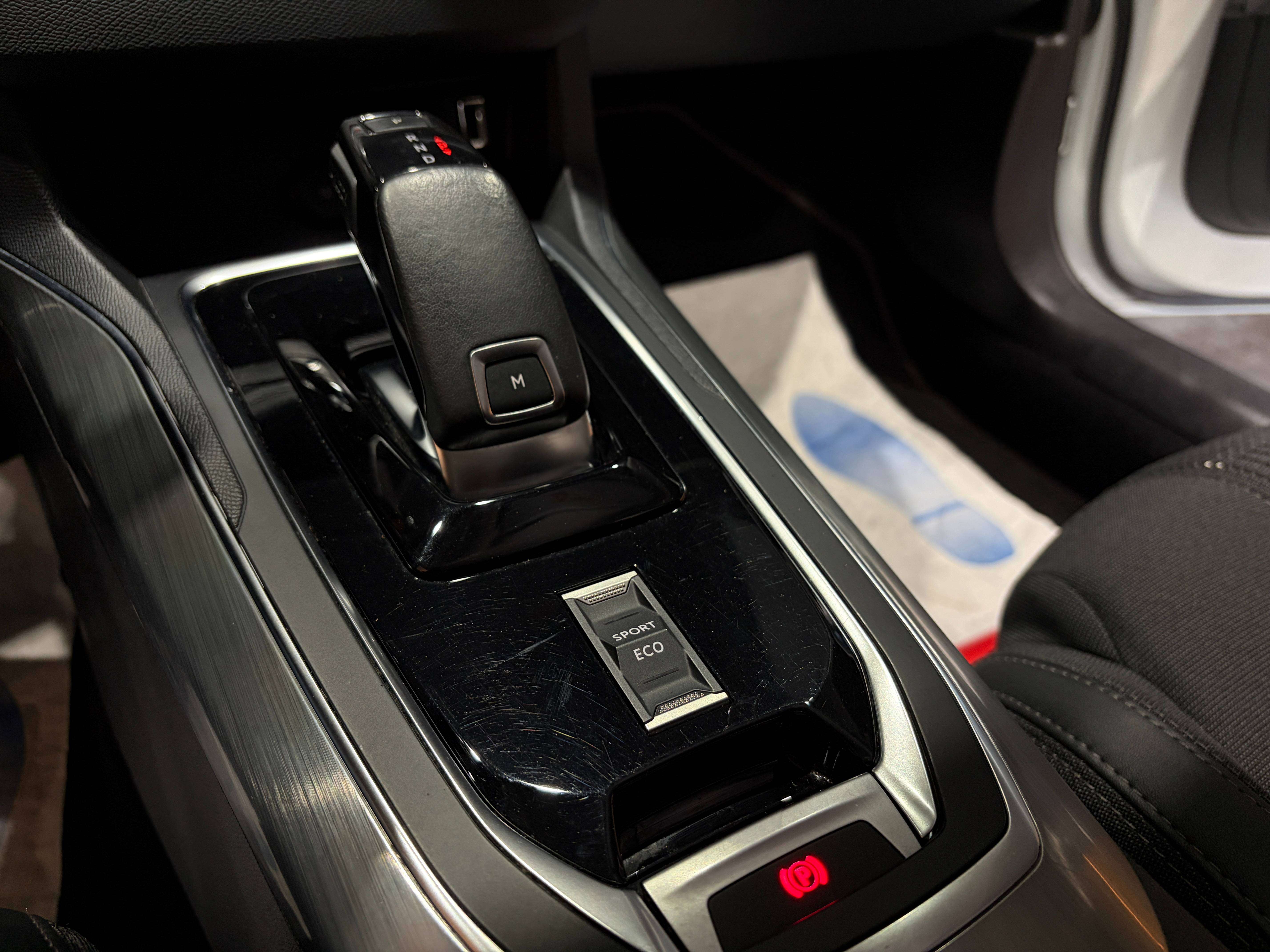 Peugeot 308 1.5 BlueHDi *CARPLAY*CRUISE CONTROL*CAMERA*LED*GARANTIE*