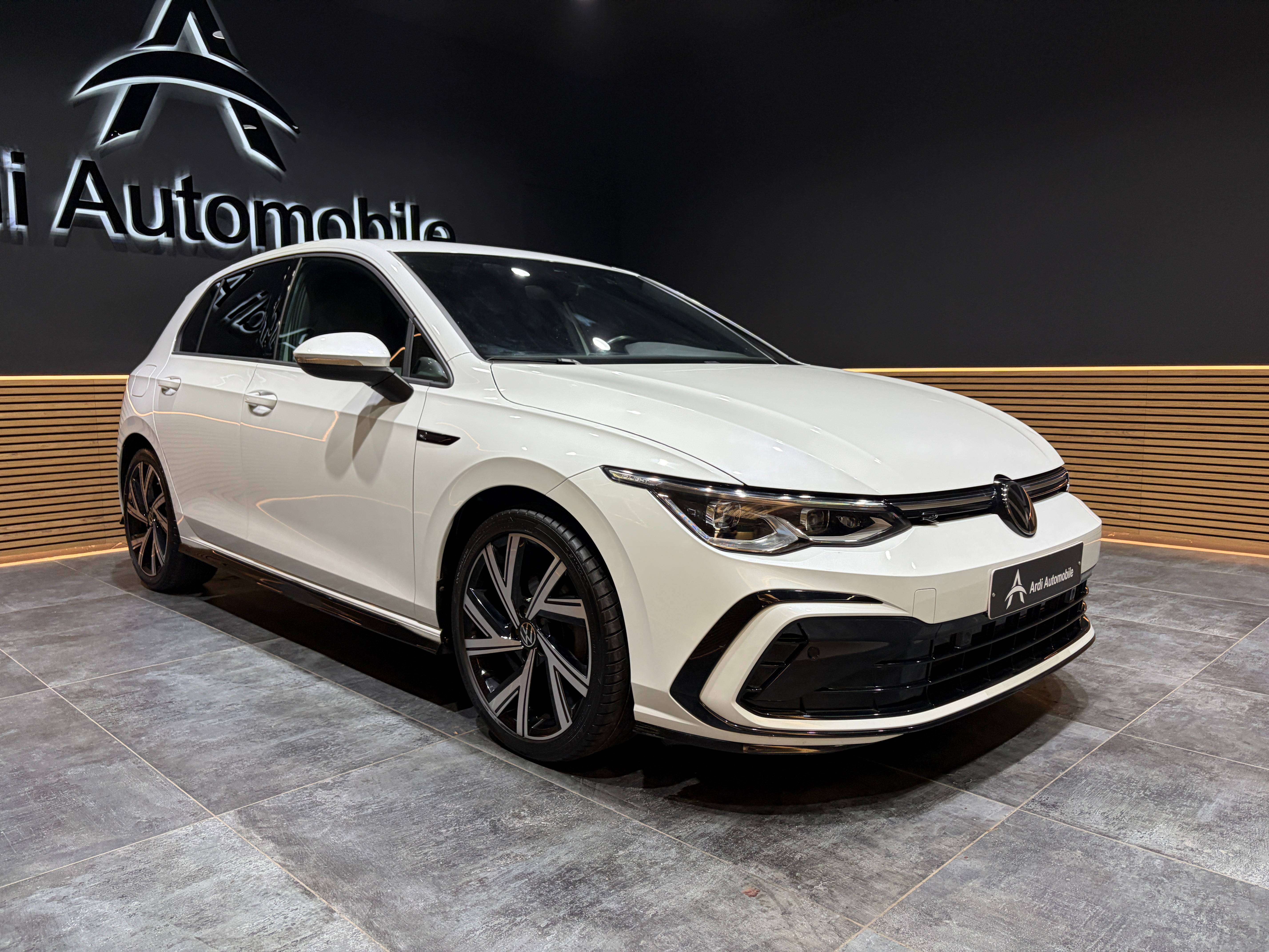 Volkswagen Golf 2.0 TDi DSG *R-Line*CARPLAY*VOLANT CHAUFF*1ER PROP*GARANTIE*