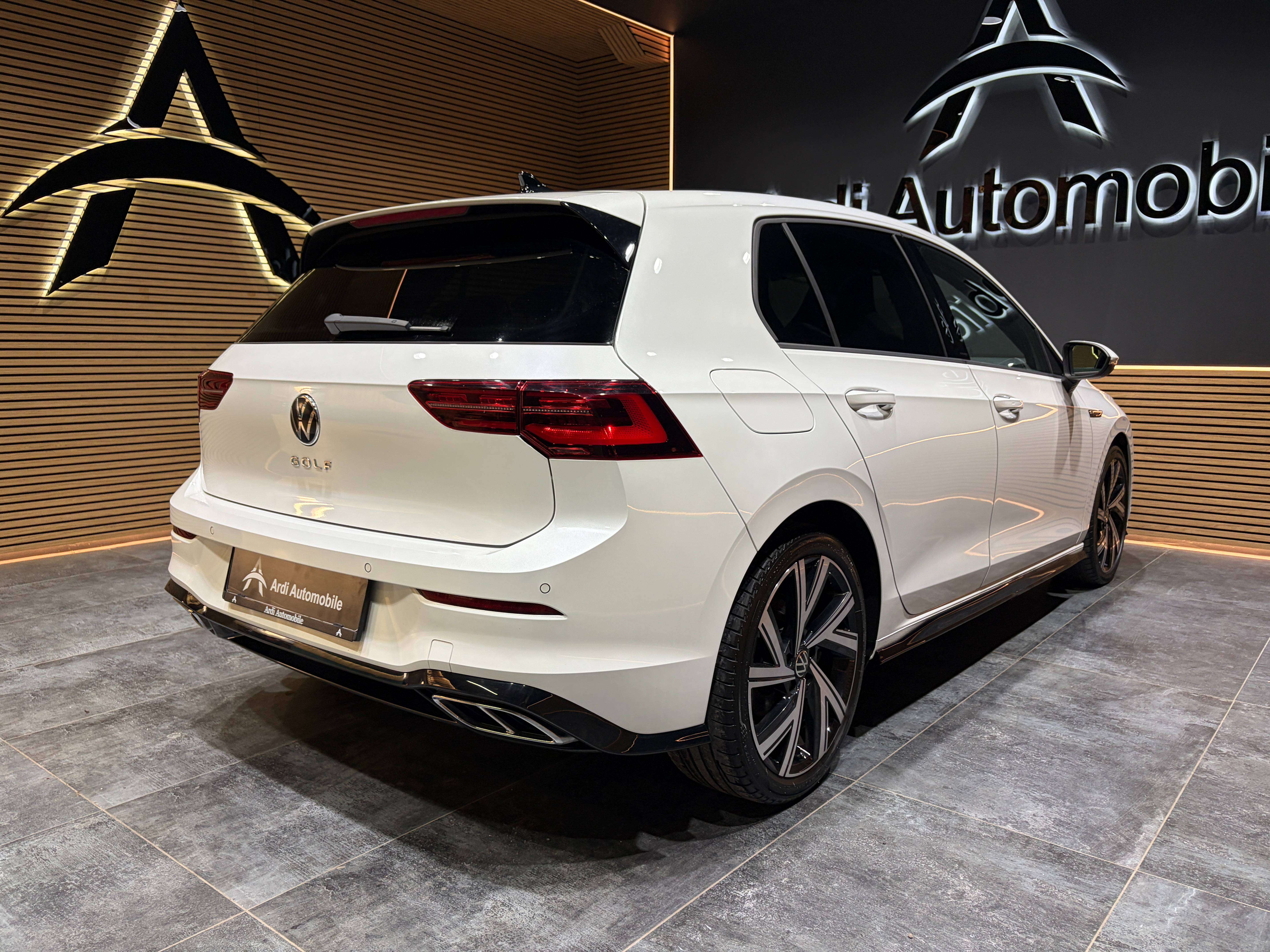 Volkswagen Golf 2.0 TDi DSG *R-Line*CARPLAY*VOLANT CHAUFF*1ER PROP*GARANTIE*