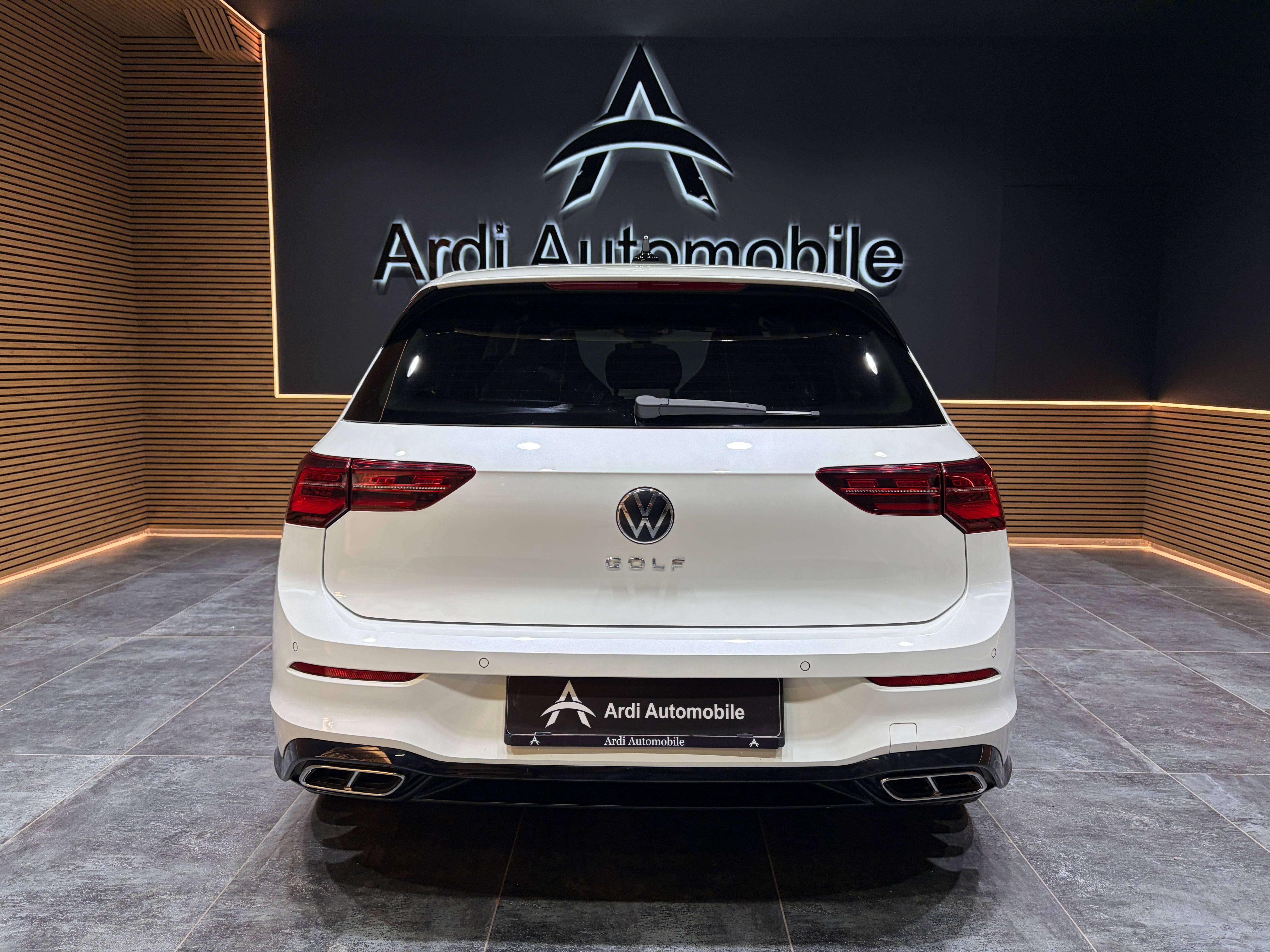 Volkswagen Golf 2.0 TDi DSG *R-Line*CARPLAY*VOLANT CHAUFF*1ER PROP*GARANTIE*