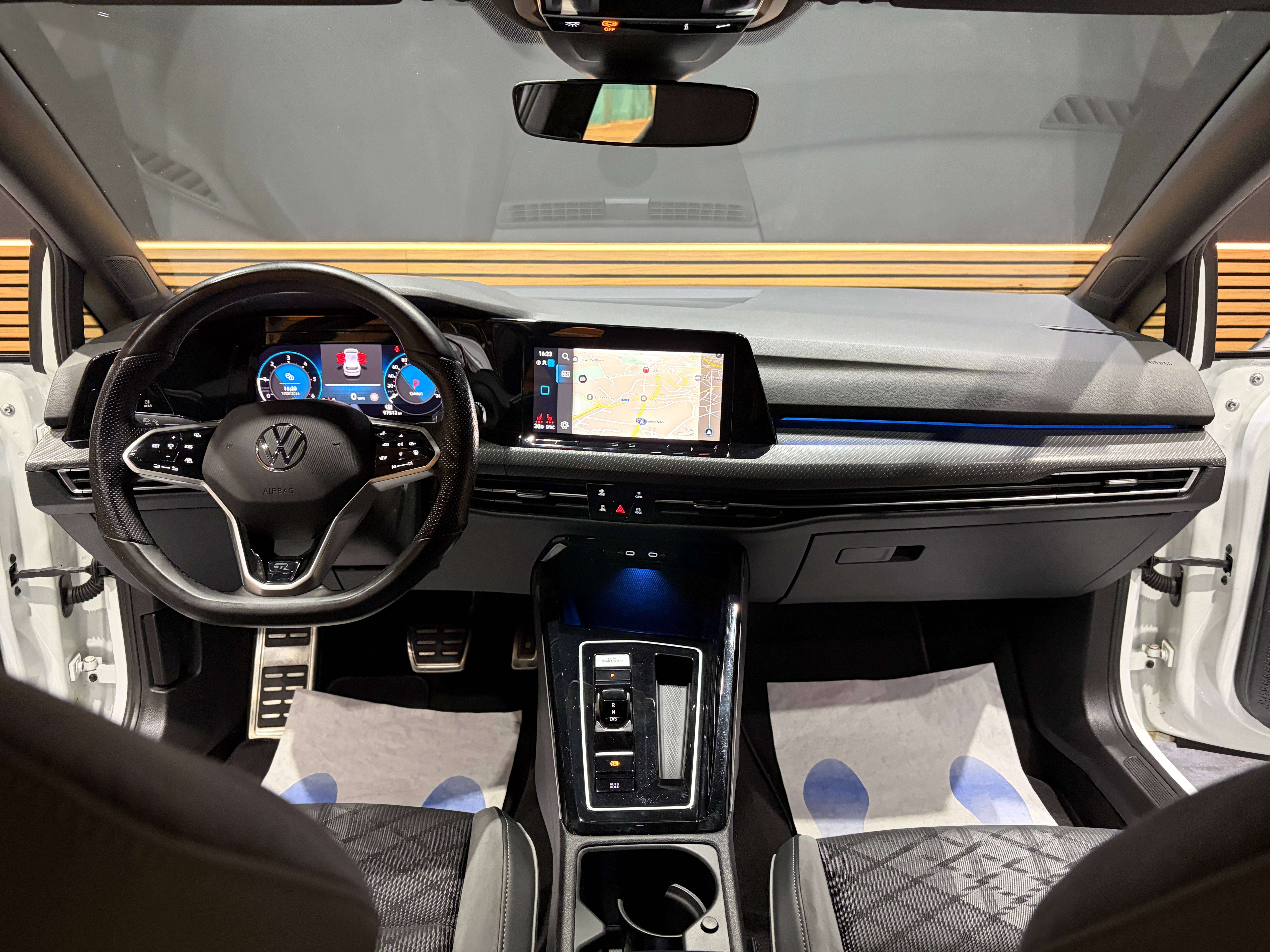 Volkswagen Golf 2.0 TDi DSG *R-Line*CARPLAY*VOLANT CHAUFF*1ER PROP*GARANTIE*