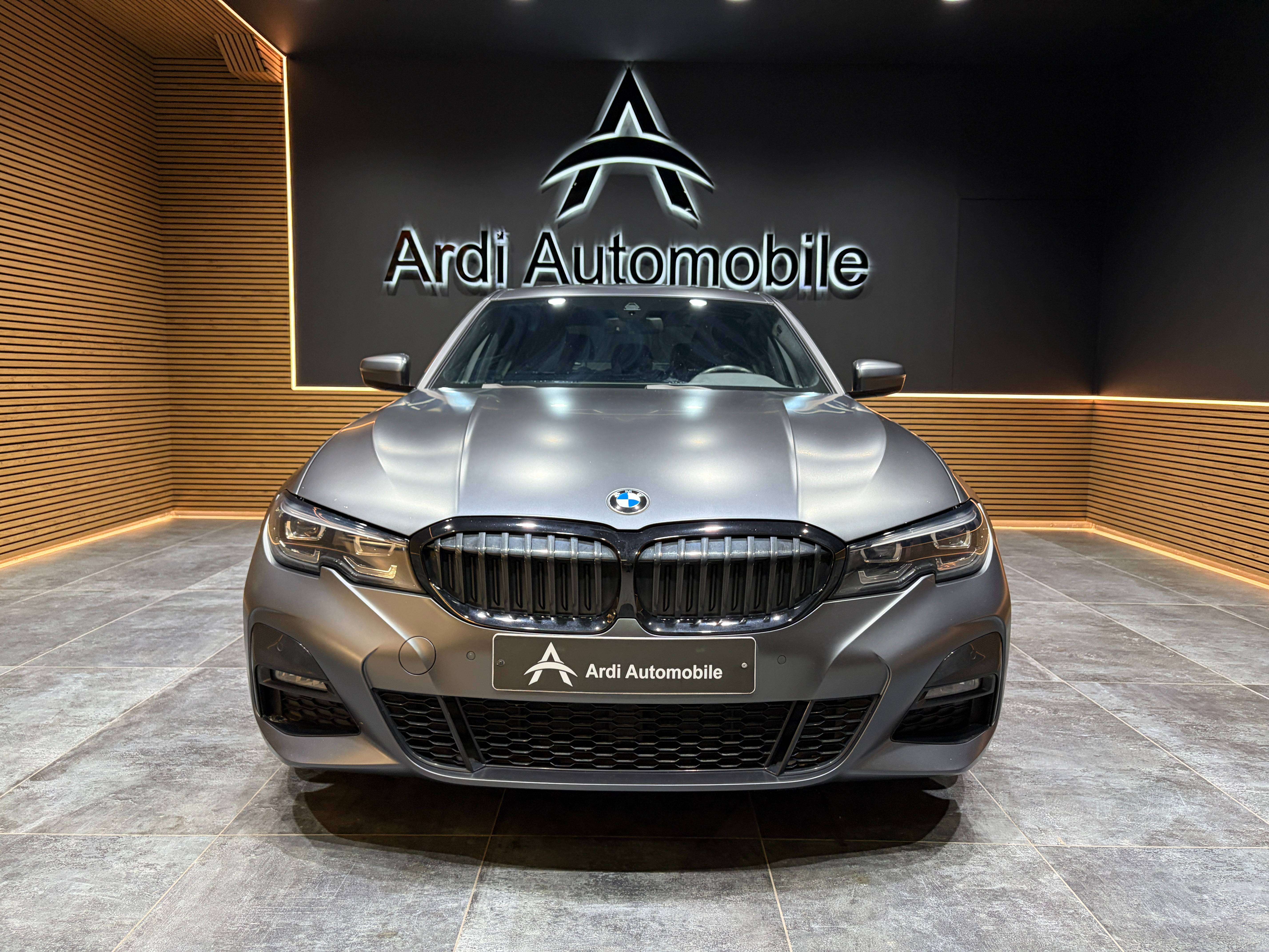 BMW 318 iA *PACK M*CARPLAY*LED*SIEGE CHAUFF*1ER PROPRIO*GARANTIE*
