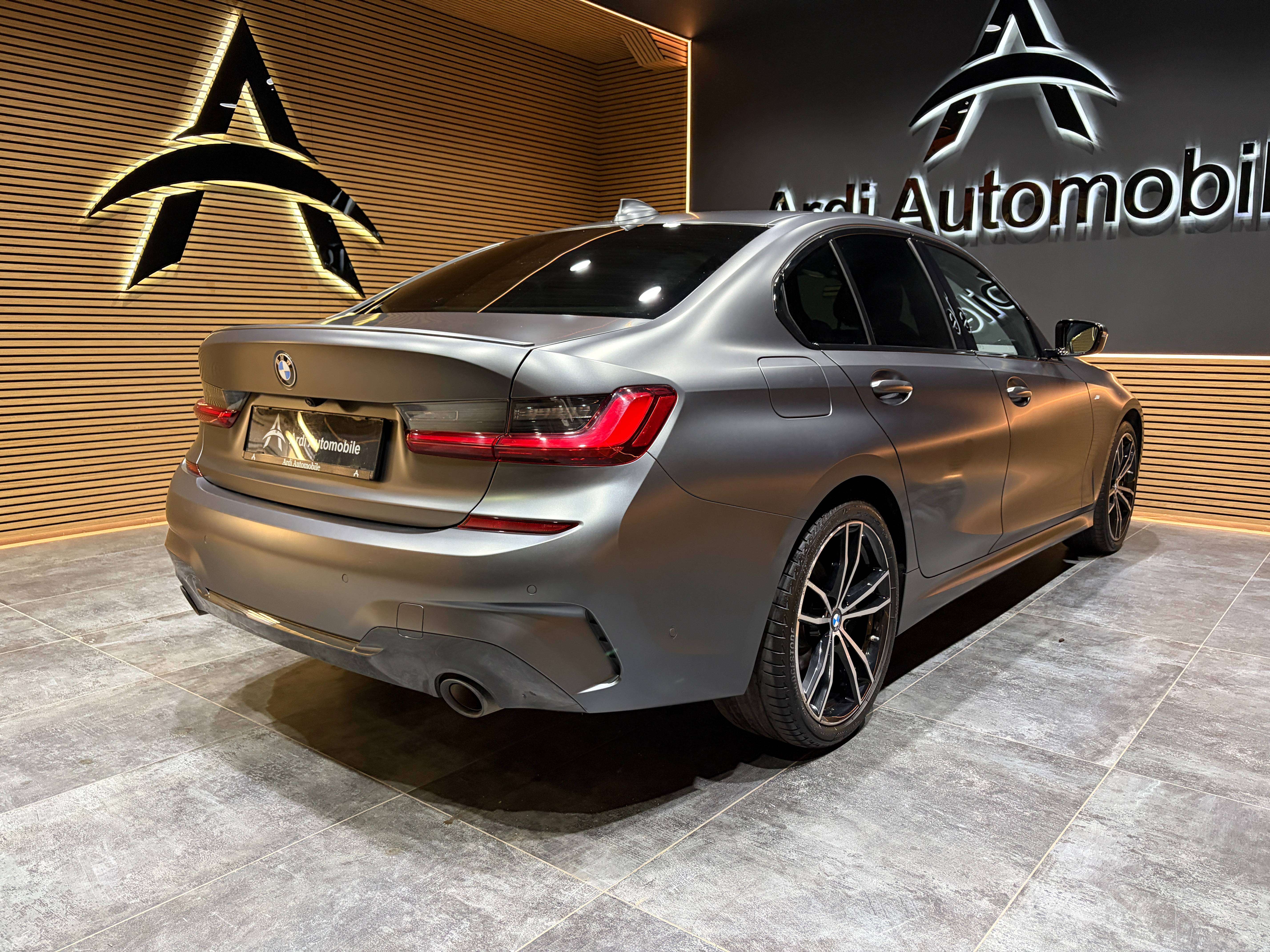 BMW 318 iA *PACK M*CARPLAY*LED*SIEGE CHAUFF*1ER PROPRIO*GARANTIE*