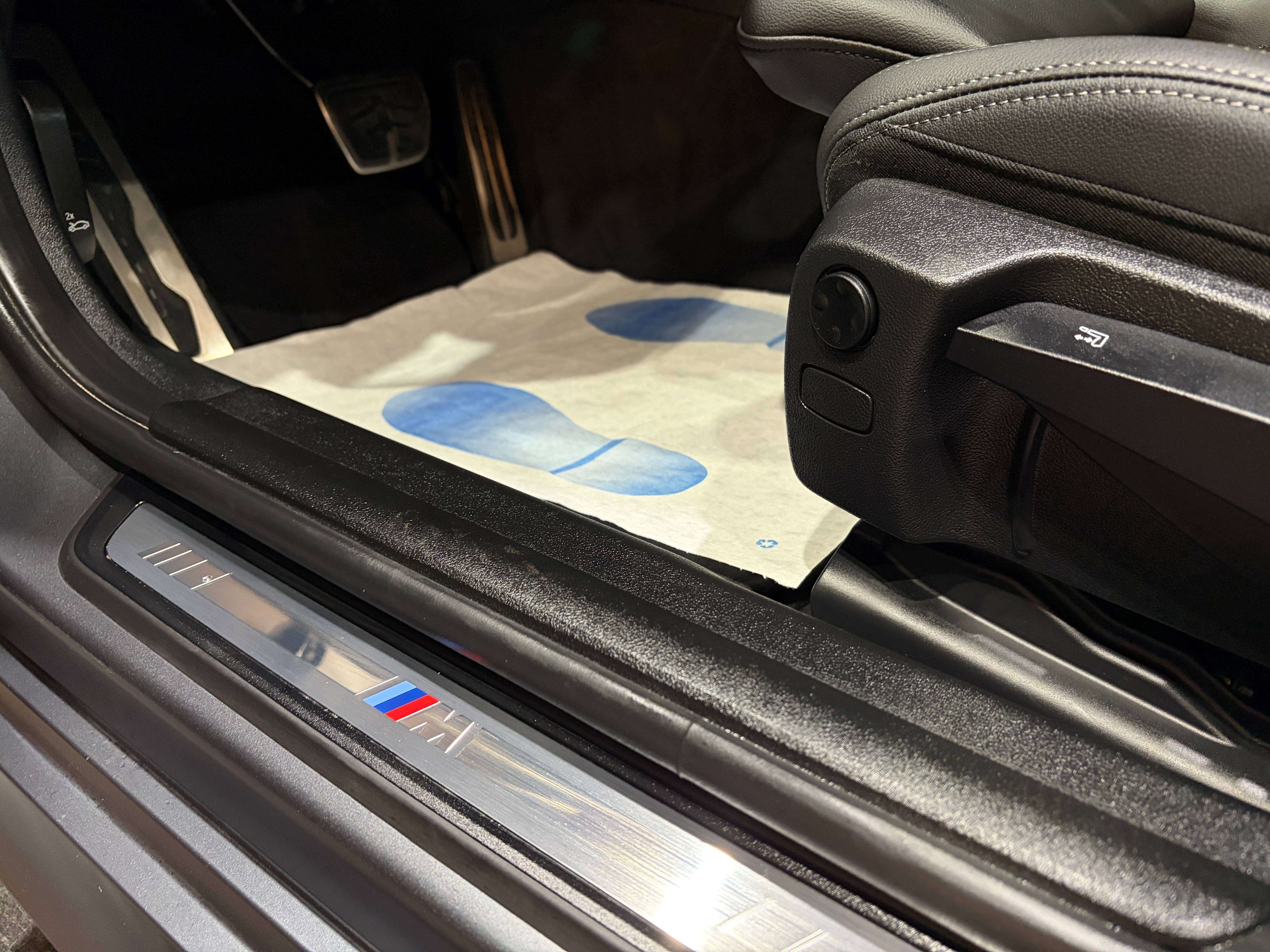 BMW 318 iA *PACK M*CARPLAY*LED*SIEGE CHAUFF*1ER PROPRIO*GARANTIE*