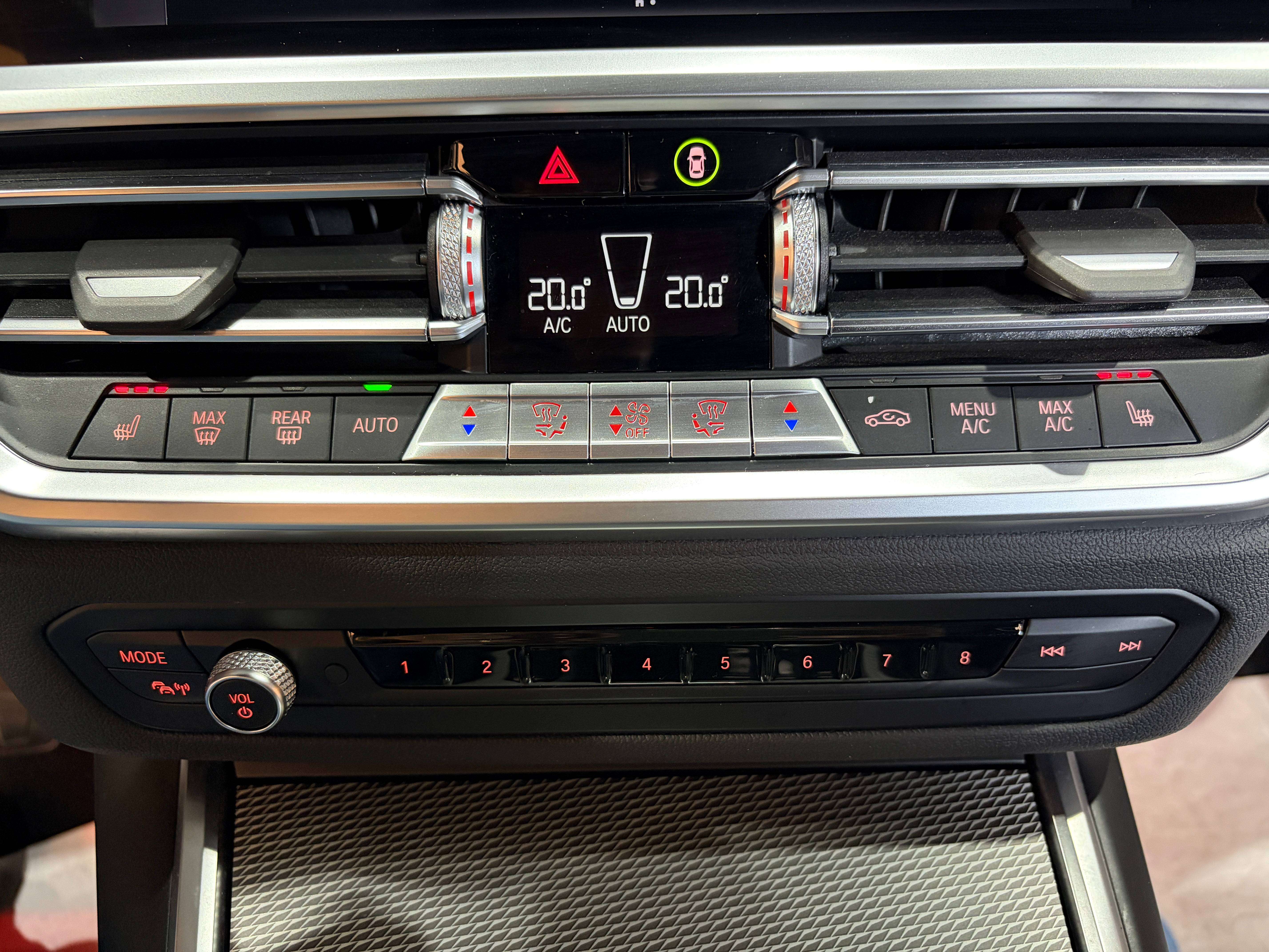 BMW 318 iA *PACK M*CARPLAY*LED*SIEGE CHAUFF*1ER PROPRIO*GARANTIE*