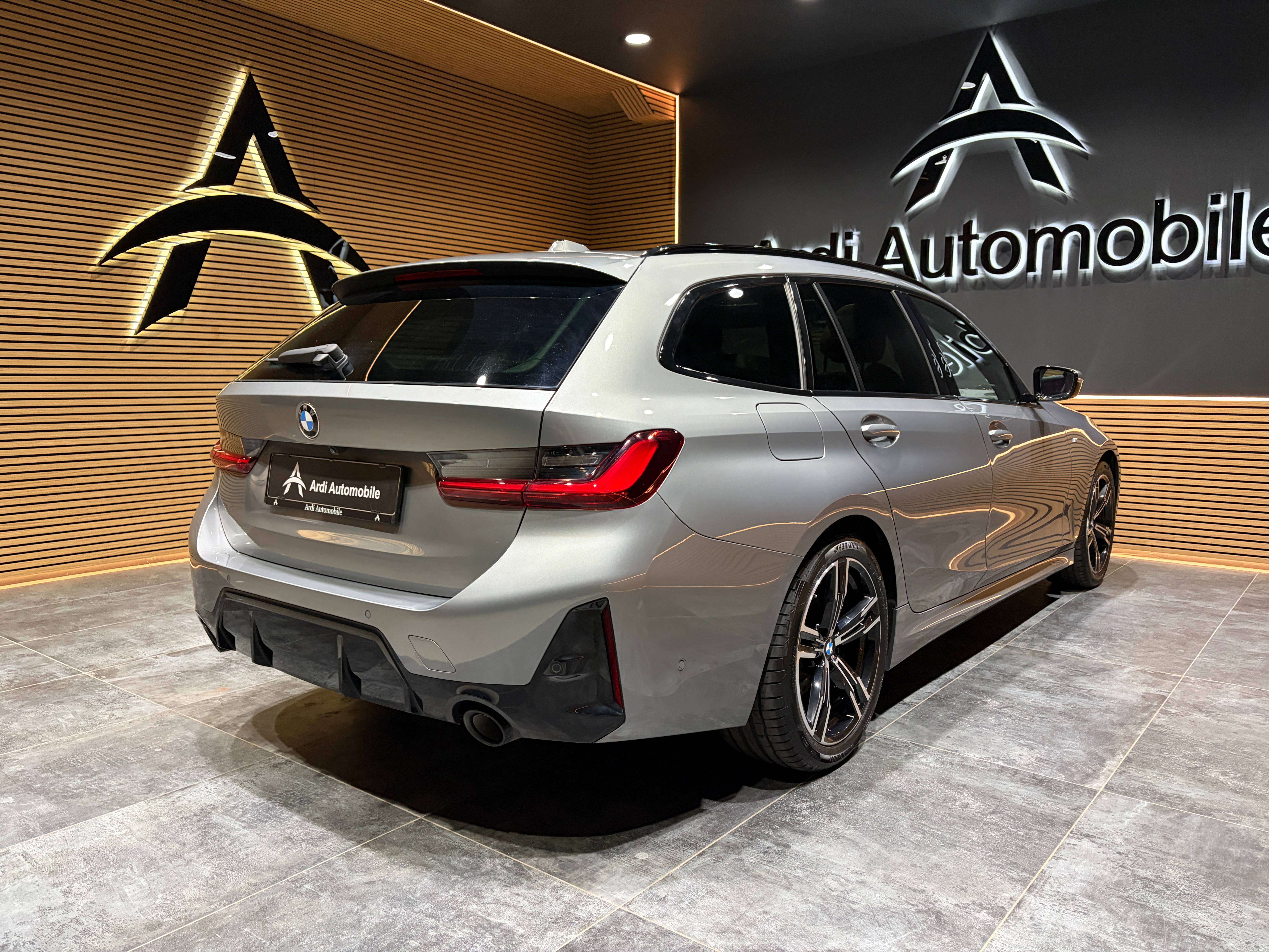 BMW 316 dA Touring *PACK M*CARPLAY*TOIT OUV+PANO*1ER PROPRIO*GARANTIE*
