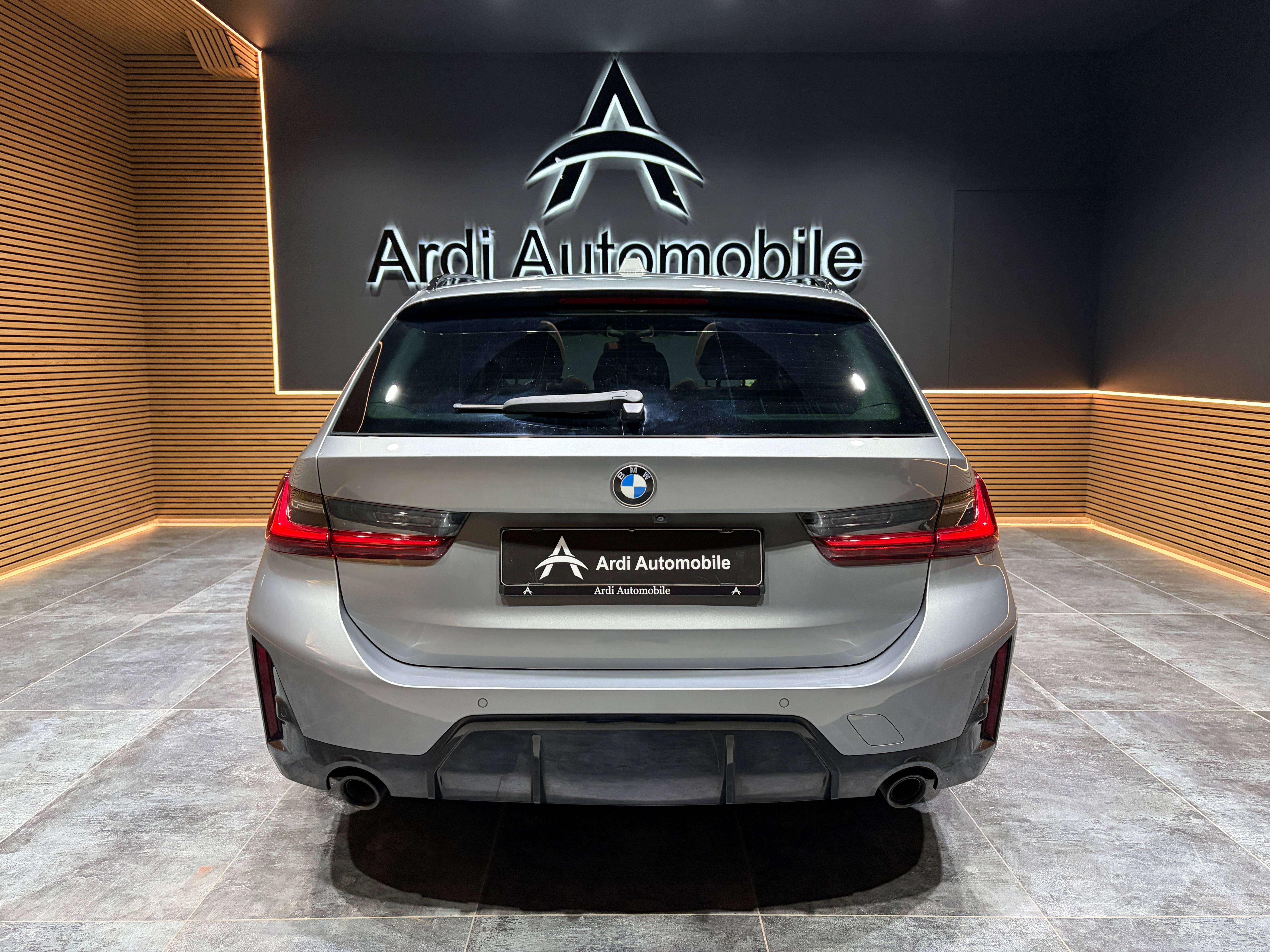 BMW 316 dA Touring *PACK M*CARPLAY*TOIT OUV+PANO*1ER PROPRIO*GARANTIE*