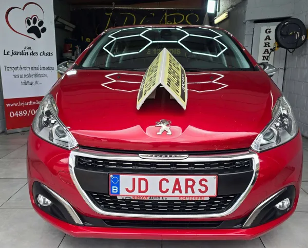Peugeot 208 208 1.2 essence Allure S automatique état neuf garantie 12 mois .
