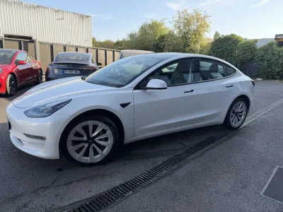 Tesla Model 3 GRANDE AUTONOMIE