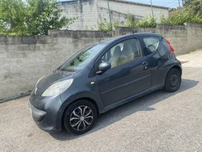 Peugeot 107 1.0i 12V BERLINE Trendy PHASE 1