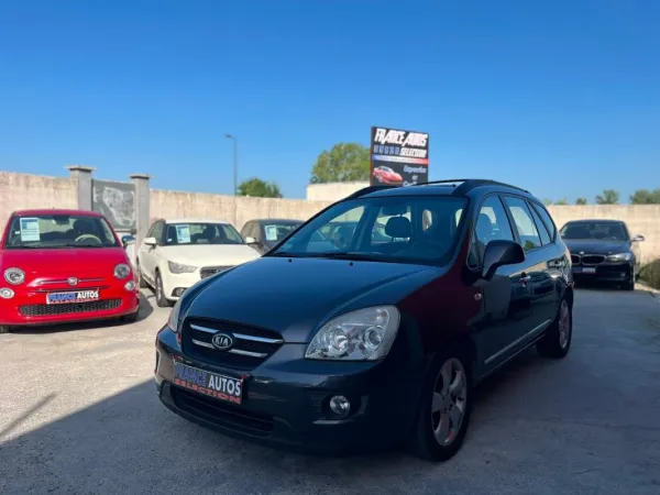 Kia Carens 2.0L CRDI 140 CH TRES SPACIEUSE | ENTIÈREMENT RÉVISÉE ET GARANTIE
