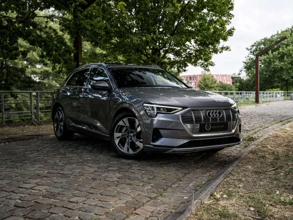 Audi Q8 e-tron 50 QUATTRO*TOIT PANO*SUSPENSION PNEUMATIQUE*SIEGE MEMOIRE*CAR PLAY