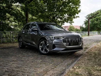 Audi Q8 e-tron 50 QUATTRO*TOIT PANO*SUSPENSION PNEUMATIQUE*SIEGE MEMOIRE*CAR PLAY