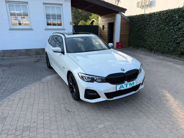 BMW 320 Touring 320eAS PHEV M sport Pack/ Panoramisch dak/pdc V&A + camera/ led lights/ lane-side assist/Blacklook