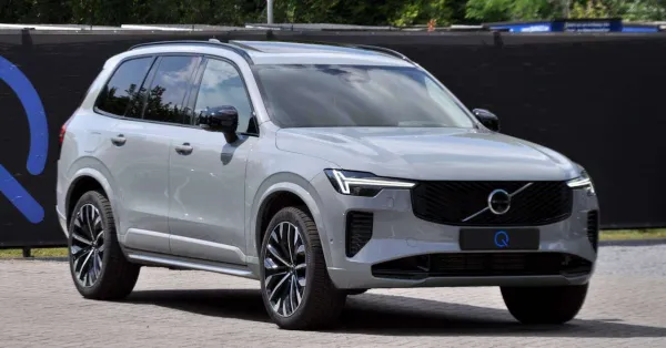 Volvo XC90 T8 ULTRA DARK MASSAGE GEKOELDE ZETELS PANO HARMAN KARDON