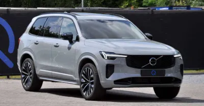 Volvo XC90 T8 ULTRA DARK MASSAGE GEKOELDE ZETELS PANO HARMAN KARDON