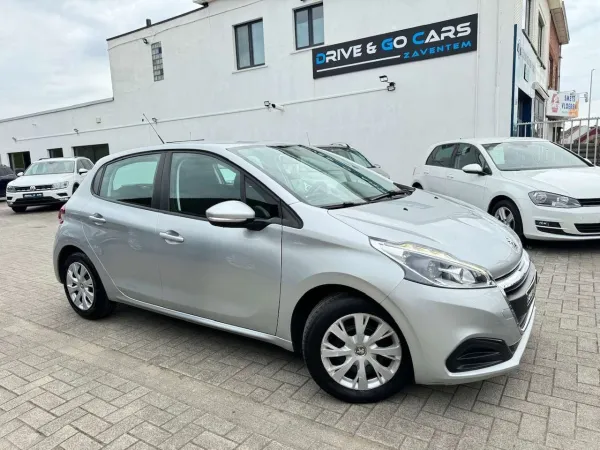Peugeot 208 1.2i Benzine | Airco | Navigatie | Cruis Control