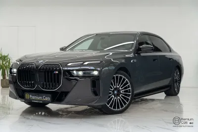 BMW 760 xDrive Individual! FULL OPTIONS! Black pack!
