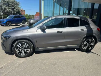 Mercedes-Benz GLA 180 GLA d Business Line