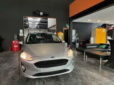 Ford Fiesta 1.1i - A/C - MEDIA/TEL - APPLIS - LIMITATEUR DE VITESSE