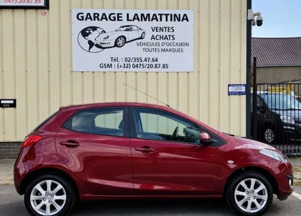Mazda 2 2 1.3i garantie 1an avec carnet d’entretien complet