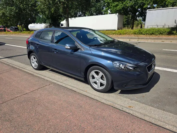 Volvo V40 2.0 T2 Eco Momentum 1°EIG. IN ZEER GOEDE STAAT MET KEURING EN GARANTIE !!