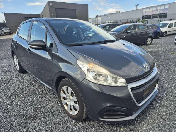 Peugeot 208 1.2i Access / Climatisation / marchand ou export//