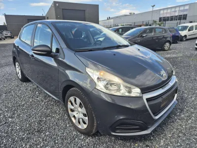 Peugeot 208 1.2i Access / Climatisation / marchand ou export//