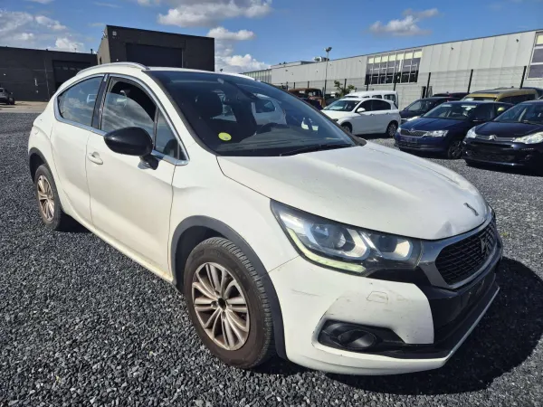 DS Automobiles DS 4 Crossback 1.6 BlueHDi / Marchand ou Export