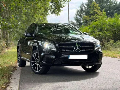 Mercedes-Benz GLA 180 AMG Line-Cuir Blanc-Toit Pano-Caméra