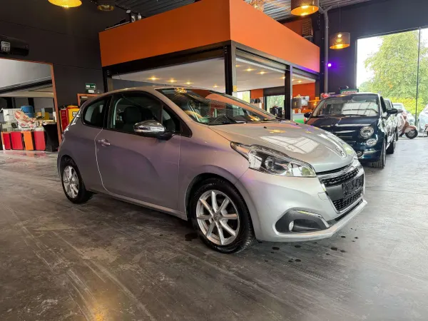 Peugeot 208 208 1.2 Allure S/51 000KM/12 mois de garantie/AUTOMATIQUE