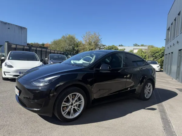 Tesla Model Y STANDARD PROPULSION RWD