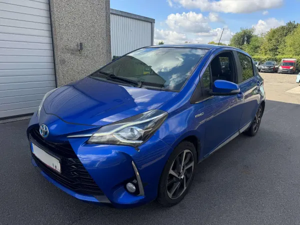 Toyota Yaris ** Hybrid ** 1.5i VVT-i ** Lounge ** E-CVT ** Marchand ou export **