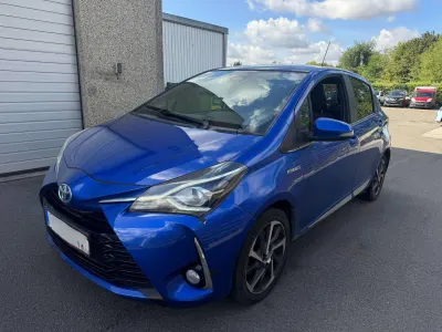 Toyota Yaris ** Hybrid ** 1.5i VVT-i ** Lounge ** E-CVT ** Marchand ou export **