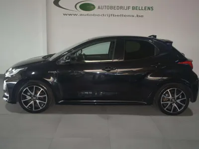 Toyota Yaris 1.5 L HYBRIDE / LEDER / NAVI + CAMERA / PANO / HEAD-UP DISPLAY