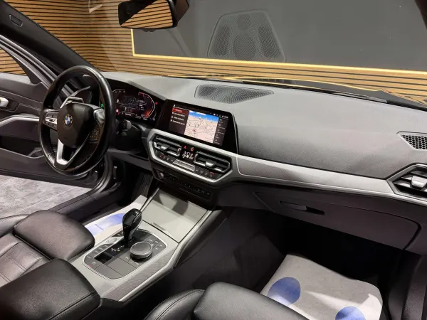 BMW 318 Touring 318 dA *GARANTIE*SIEGE CHAUFF*CARPLAY*NAVI*