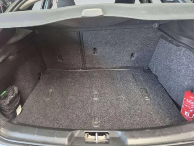 Volvo V40 2.0 D2 Black Edition / Navigation / Capteurs Arrière / Garantie 12 Mois