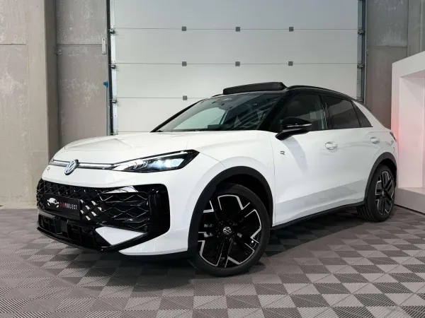 Volkswagen T-Roc NEUVE/NIEW 1.5 eTSI mHEV R-Line DSG, Toit Ouvrant, Car-Play, Camera de recul