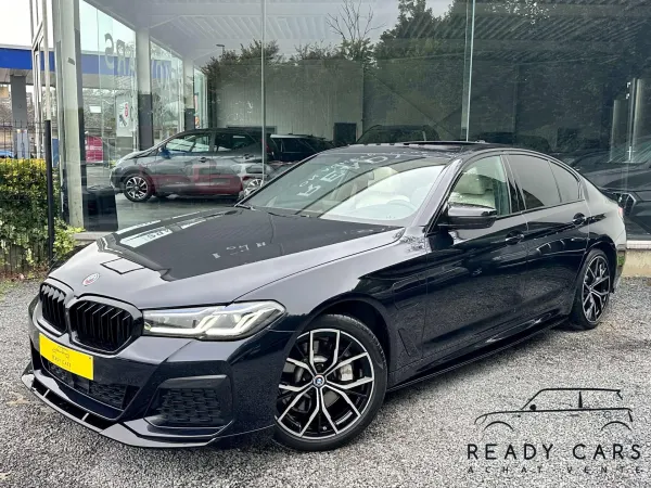 BMW 530 *FULL OPTION*PANO*PACK M *CARBONSCHWARZ CUIR BLANC*CAM 360*CARNET FULL BMW*GARANTIE