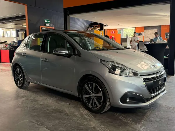 Peugeot 208 208 1.2  Allure S/12 mois de garantie/automatique