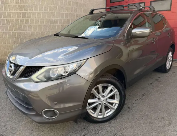 Nissan Qashqai 1.5 dCi 2WD Connect Edition + CAMÉRA + NAVI + CLIM + PANO