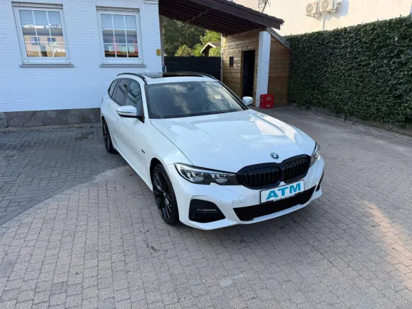 BMW 320 Touring 320eAS PHEV M sport Pack/ Panoramisch dak/pdc V&A + camera/ led lights/ lane-side assist/Blacklook