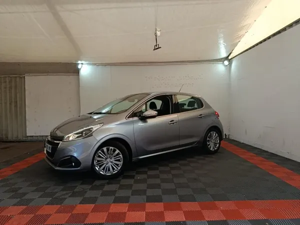 Peugeot 208 Puretech 82 ALLURE