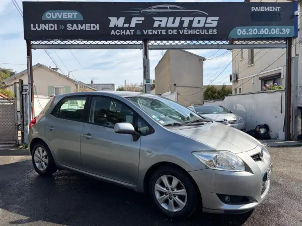 Toyota Auris 90 D-4D DYNAMIC PACK GPS RÉGULATEUR BLUETOOTH USB AUX PAIEMENT EN 3 FOIS