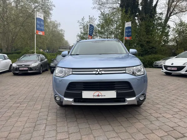 Mitsubishi Outlander PHEV 2015
