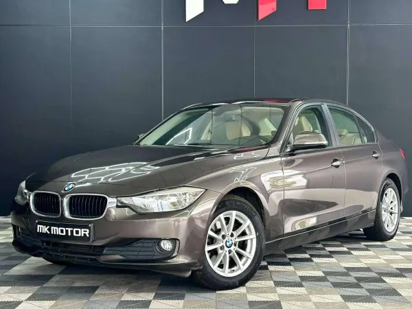 BMW 318 🟢DIESEL 143CV - FULL CARNET - BOITE AUTO - CAPTEURS
