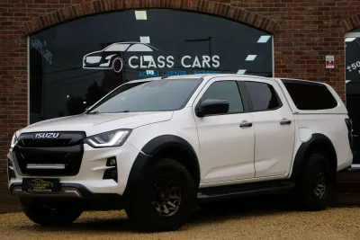 Isuzu D-Max 1.9 Turbo D 4WD LSE / AUTOMATIQUE / CARPLAY / DISTRONIC / ANGLES MORTS / FRONT ASSIST / CAMERA