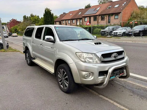 Toyota Hilux Antarctica/Belgium Car/Carp-Pass