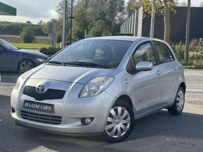 Toyota Yaris 1.3i VVT-i 16v Follow Me*NAVI*CARNET*CLIM*PETIT PRIX*GARANTIE
