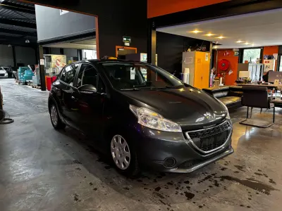 Peugeot 208 208 1.2i Allure / 12 Mois De Garantie